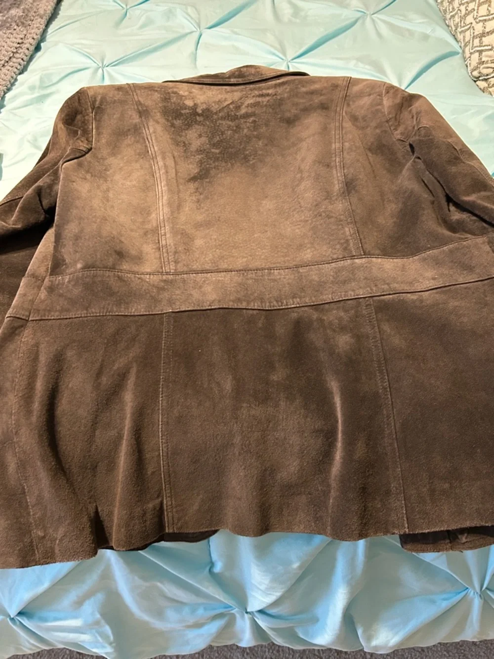 Liz Claiborne Brown Suede Shirt Jacket
Chocolate Brown worn twice - Picture 4 of 4